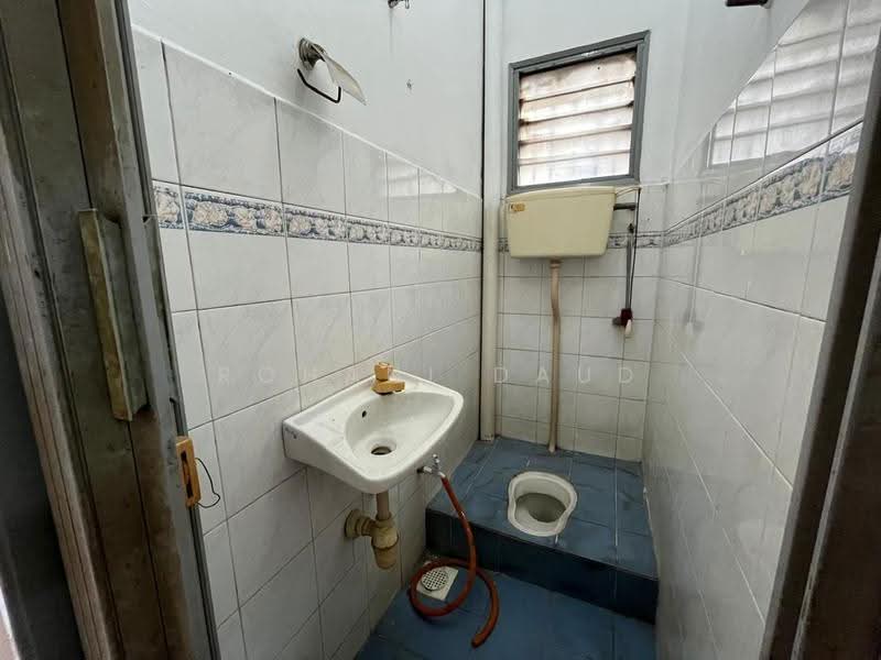 Rumah Teres 1-Tingkat untuk Dijual di Bandar Tasik Kesuma (Beranang) - Rohani Daud - Bathroom - PropertyGuru.com.my