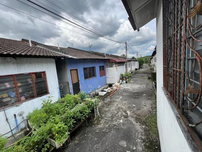 Rumah Teres 1-Tingkat untuk Dijual di Bandar Tasik Kesuma (Beranang) - Rohani Daud - Exterior - PropertyGuru.com.my