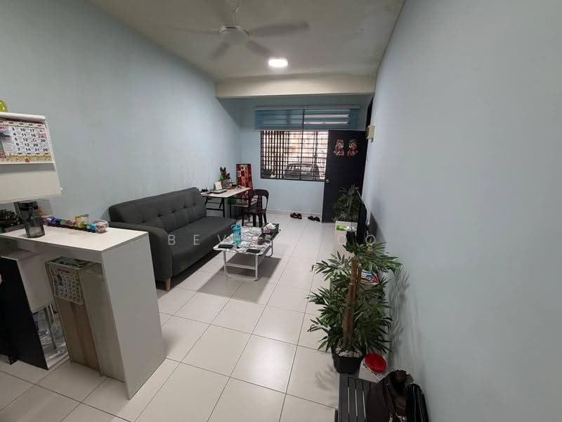Rumah Bandar untuk Disewa di Taman Sierra Perdana (Masai) - Bevis Hoo - Living Room - PropertyGuru.com.my