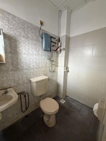 1.5-storey Terraced House for Sale in Usj 6 (Subang Jaya) - Cindle Tai - Bathroom - PropertyGuru.com.my