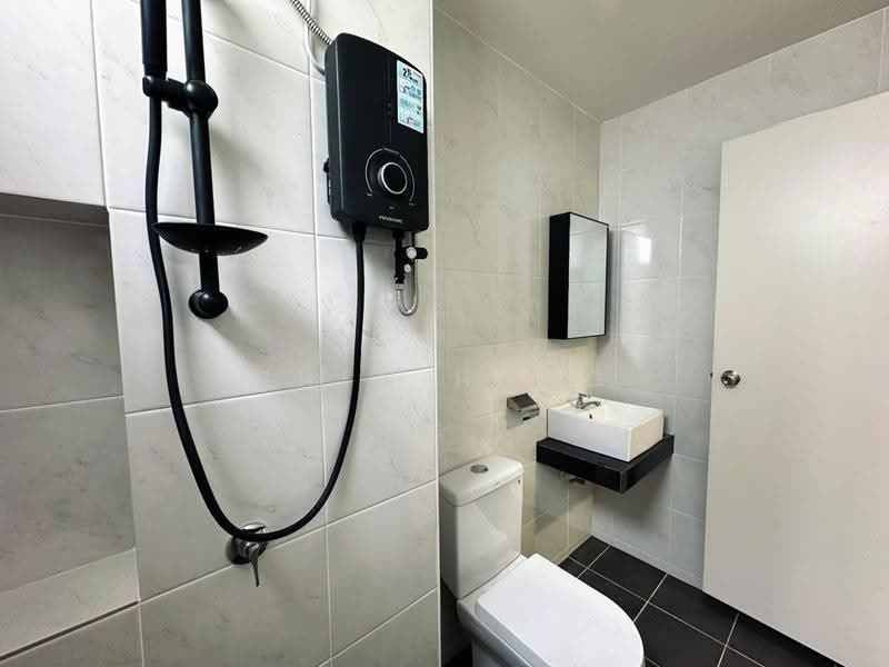 Rumah Bandar untuk Disewa di Bandar Cassia (Batu Kawan) - Zhen Hong - Bathroom - PropertyGuru.com.my