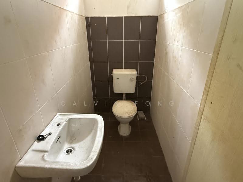 Shop / Office for Rent in Sungai Petani (Kedah) - Calvin Fong - Toilet - PropertyGuru.com.my
