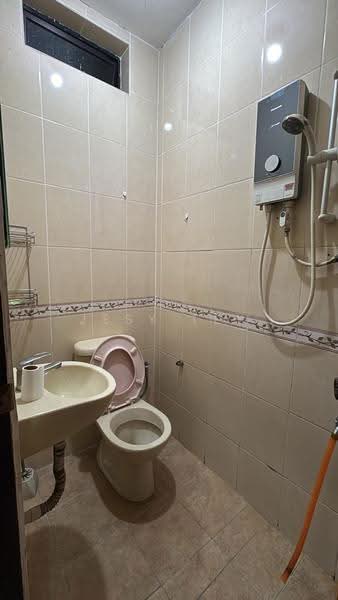 Rumah Teres 2-Tingkat untuk Disewa di Taman Pelangi (Johor Bahru) - Jesy Tey - Bathroom - PropertyGuru.com.my