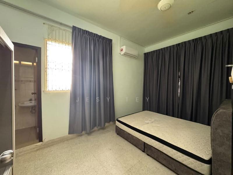 Rumah Teres 2-Tingkat untuk Disewa di Taman Pelangi (Johor Bahru) - Jesy Tey - Bedroom - PropertyGuru.com.my