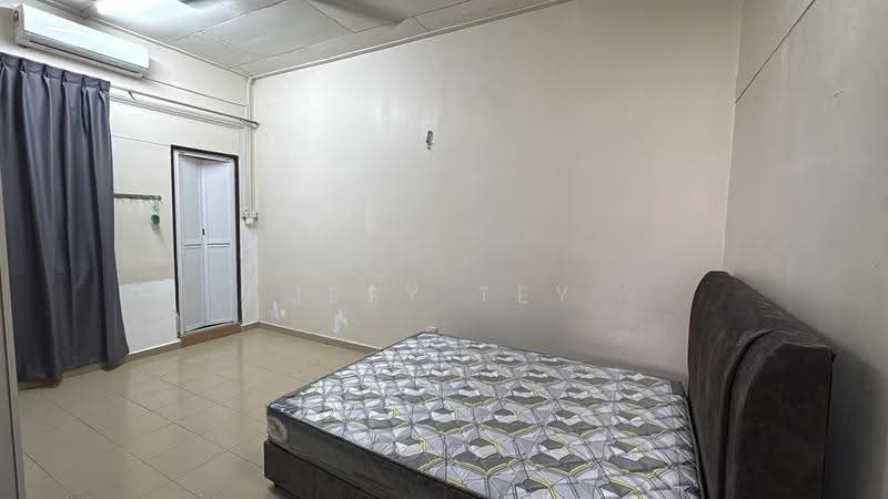 Rumah Teres 2-Tingkat untuk Disewa di Taman Pelangi (Johor Bahru) - Jesy Tey - Bedroom - PropertyGuru.com.my
