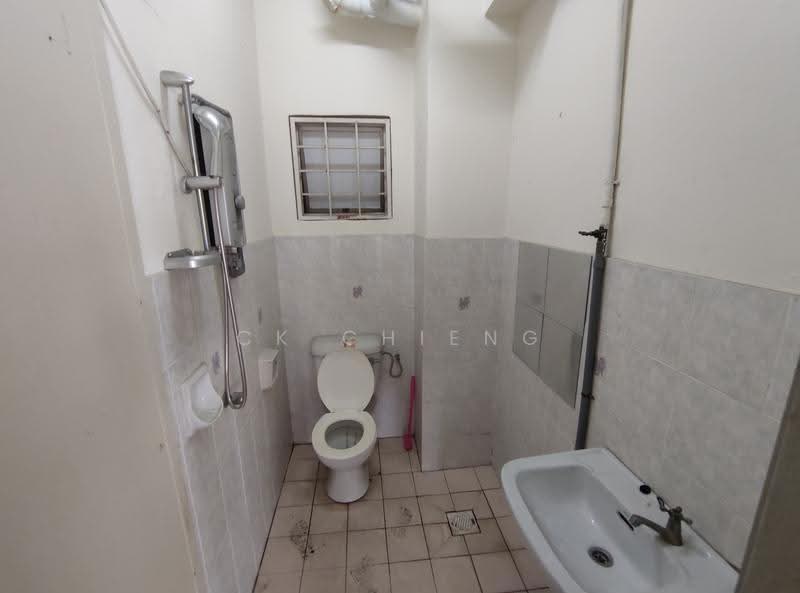 Condominium for Rent at Ridzuan Condominium - CK Chieng - Bathroom - PropertyGuru.com.my