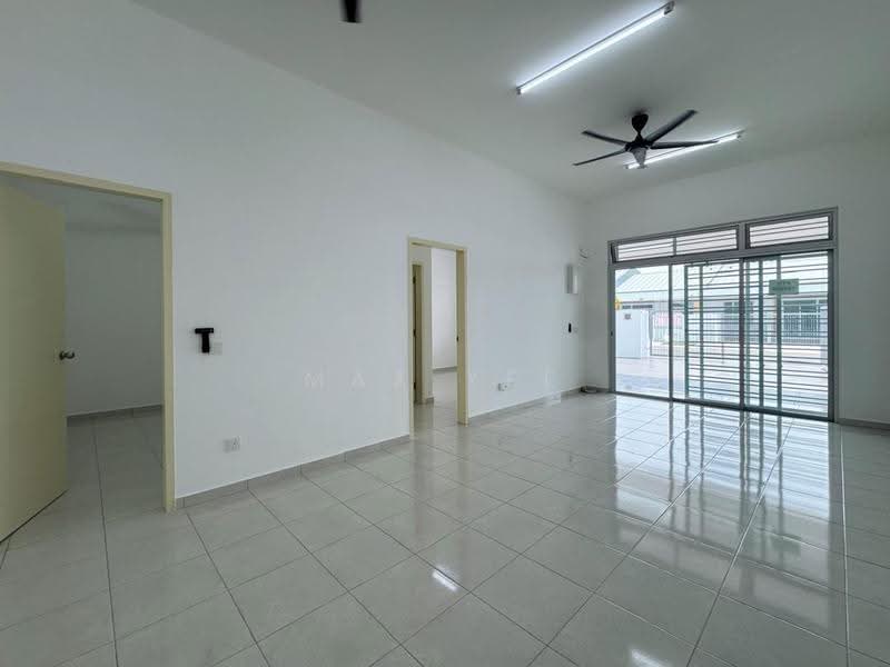 1-storey Terraced House for Rent in Bandar Putra Kulai (Kulai) - Max Yee - Living Room - PropertyGuru.com.my