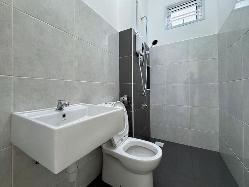 1-storey Terraced House for Rent in Bandar Putra Kulai (Kulai) - Max Yee - Bathroom - PropertyGuru.com.my