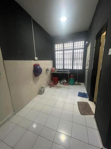 Rumah Teres 2-Tingkat untuk Dijual di Taman Lagenda Putra (Kulai) - John Sia - Kitchen - PropertyGuru.com.my