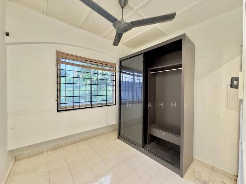 Rumah Teres 2-Tingkat untuk Dijual di Taman Gombak (Batu Caves) - Wan Azlan Ahmad - Bedroom - PropertyGuru.com.my