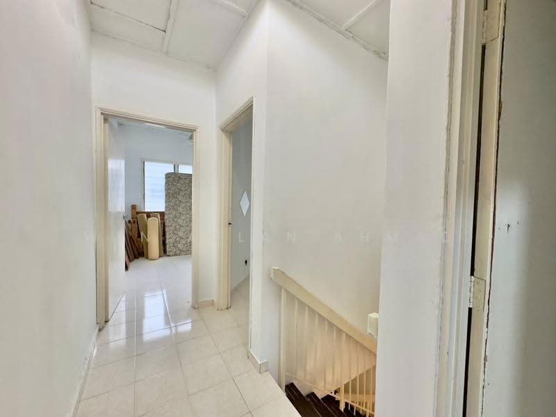 Rumah Teres 2-Tingkat untuk Dijual di Taman Gombak (Batu Caves) - Wan Azlan Ahmad - Corridor - PropertyGuru.com.my