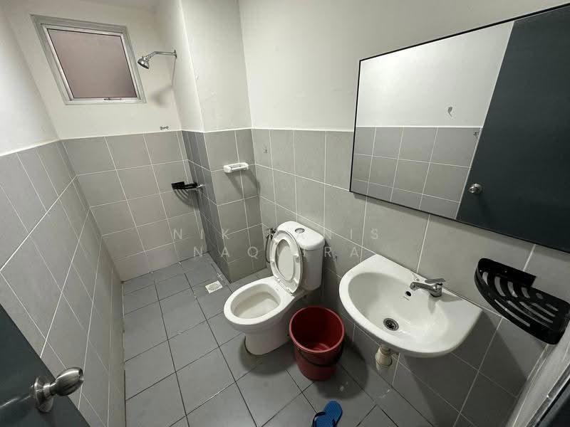 Service Residence for Rent at Kita Impian @ Cybersouth - Nik Hanis Naquira - Bathroom - PropertyGuru.com.my