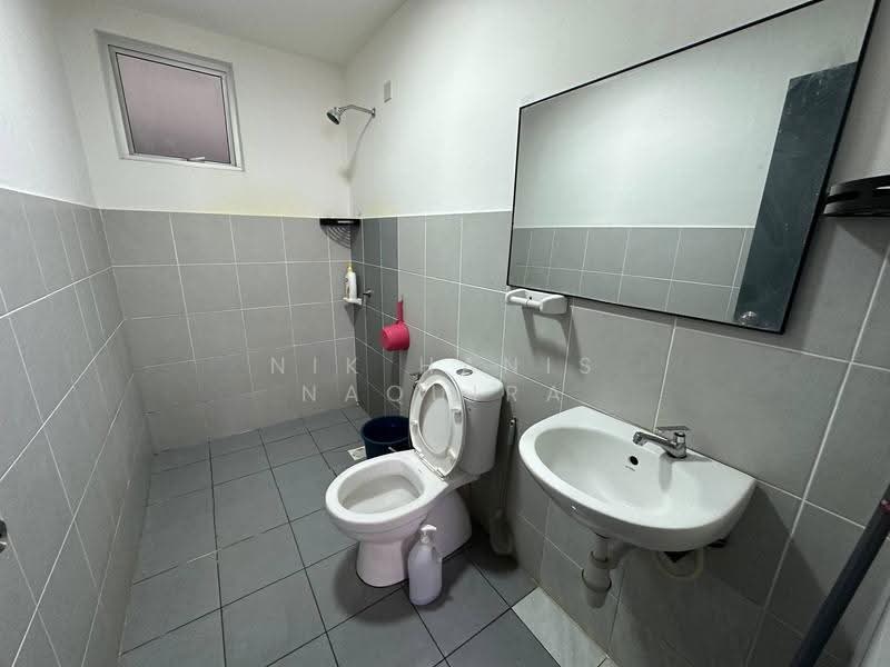 Service Residence for Rent at Kita Impian @ Cybersouth - Nik Hanis Naquira - Bathroom - PropertyGuru.com.my