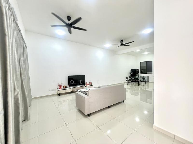 Rumah Teres 2-Tingkat untuk Disewa di Taman Desa Tebrau (Tebrau) - Phoebe Foo - Living Room - PropertyGuru.com.my