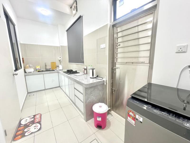 Rumah Teres 2-Tingkat untuk Disewa di Taman Desa Tebrau (Tebrau) - Phoebe Foo - Kitchen - PropertyGuru.com.my