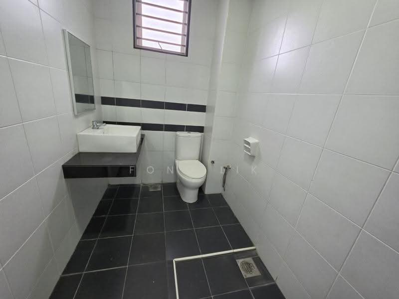 2-storey Terraced House for Sale in Taman Seri Austin (Tebrau) - Fong Lik - Bathroom - PropertyGuru.com.my