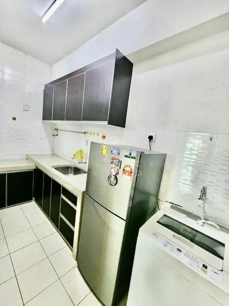Condominium for Rent at The Zest @ Kinrara 9 - Derrick Yeong - Kitchen - PropertyGuru.com.my