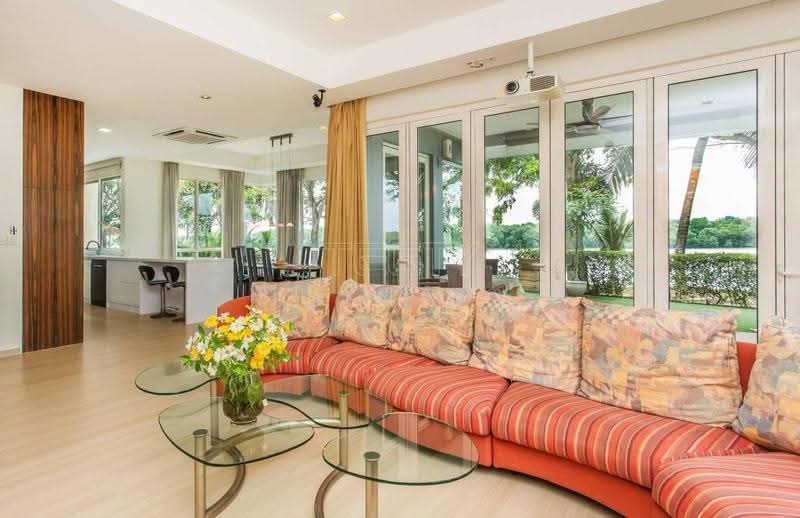 Bungalow House for Sale in Klang (Selangor) - Suen Ng - Living Room - PropertyGuru.com.my