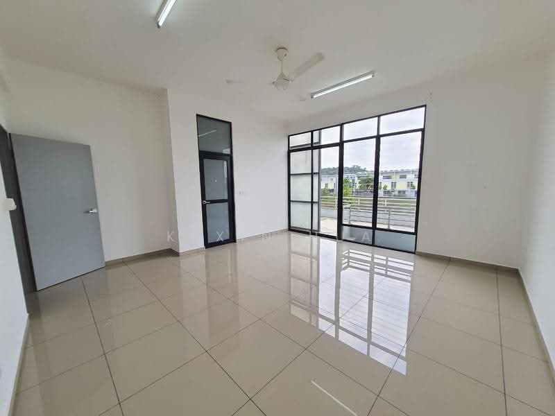 Rumah Teres 3-Tingkat untuk Dijual di Bandar Seri Alam (Masai) - Kexin Hua - Living Room - PropertyGuru.com.my