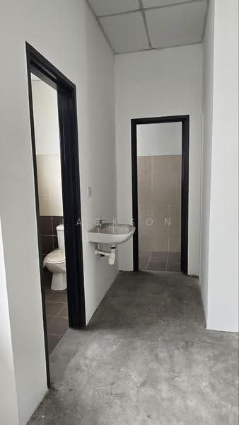 Kedai untuk Disewa di Taman Megah Ria (Masai) - Jackson Lim - Bathroom - PropertyGuru.com.my