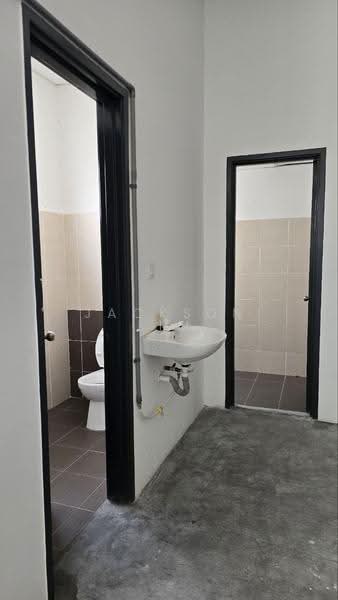 Kedai untuk Disewa di Taman Megah Ria (Masai) - Jackson Lim - Bathroom - PropertyGuru.com.my