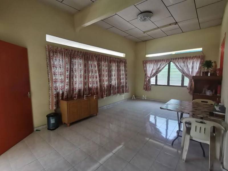 Rumah Banglo untuk Dijual di Taman Ipoh Jaya (Ipoh) - Jeff Tan - Living Room - PropertyGuru.com.my