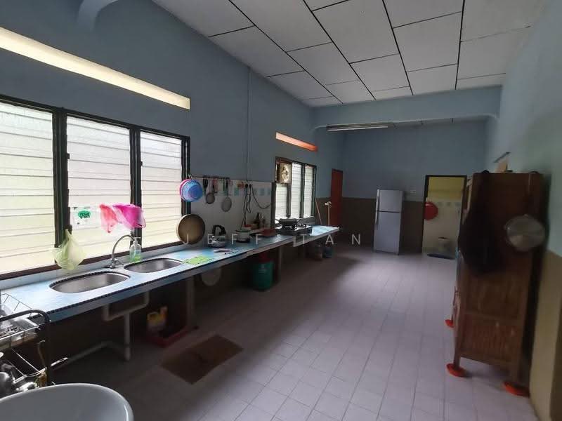 Rumah Banglo untuk Dijual di Taman Ipoh Jaya (Ipoh) - Jeff Tan - Kitchen - PropertyGuru.com.my