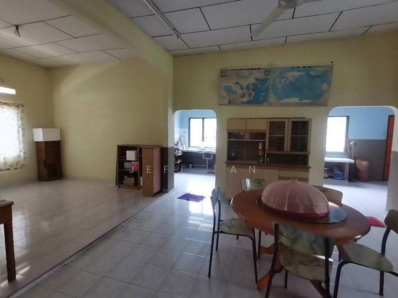 Rumah Banglo untuk Dijual di Taman Ipoh Jaya (Ipoh) - Jeff Tan - Living Room - PropertyGuru.com.my