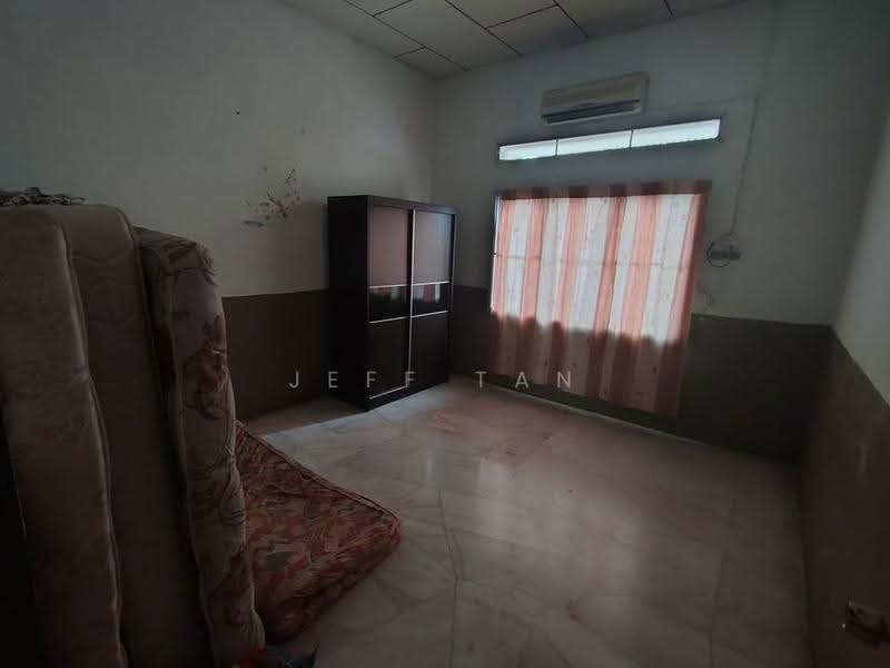 Rumah Banglo untuk Dijual di Taman Ipoh Jaya (Ipoh) - Jeff Tan - Bedroom - PropertyGuru.com.my