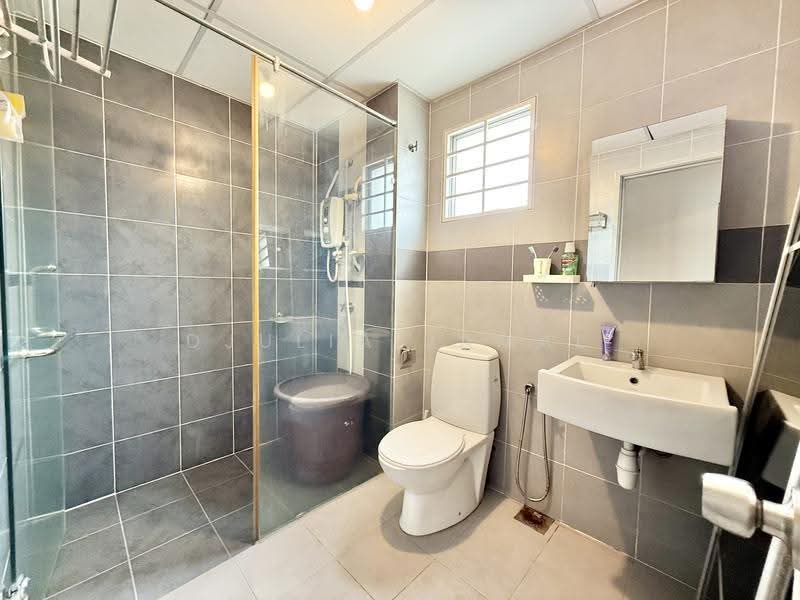 2.5-storey Terraced House for Sale in Bandar Baru Bangi (Selangor) - DJULIA JAMAL - Bathroom - PropertyGuru.com.my
