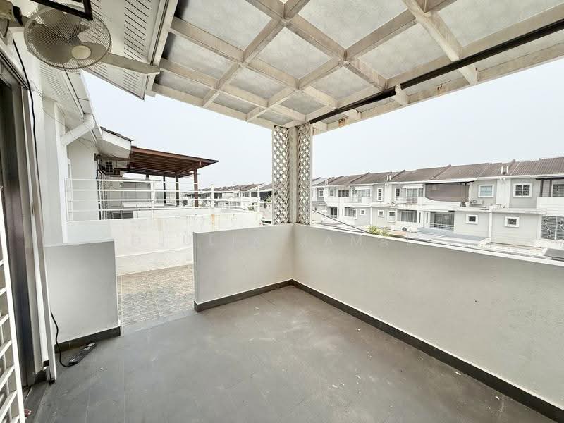2.5-storey Terraced House for Sale in Bandar Baru Bangi (Selangor) - DJULIA JAMAL - Balcony - PropertyGuru.com.my