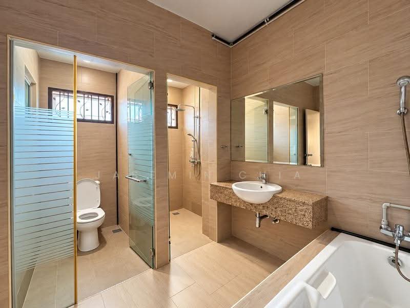 Semi-Detached House for Sale in Taman Tasik Indah Mewah (Batu) - Jasemin Chia - Bathroom - PropertyGuru.com.my