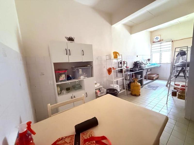2-storey Terraced House for Sale in Bandar Kinrara Seksyen 1 (Bandar Kinrara) - Henrick Tan - Kitchen - PropertyGuru.com.my