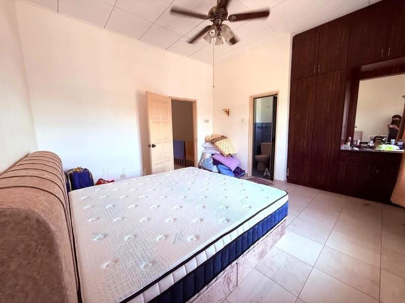 2-storey Terraced House for Sale in Bandar Kinrara Seksyen 1 (Bandar Kinrara) - Henrick Tan - Bedroom - PropertyGuru.com.my