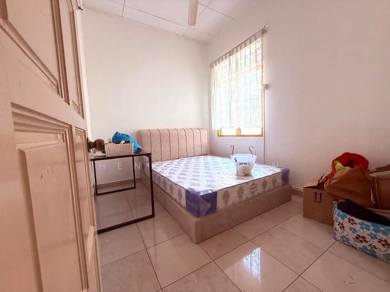 2-storey Terraced House for Sale in Bandar Kinrara Seksyen 1 (Bandar Kinrara) - Henrick Tan - Bedroom - PropertyGuru.com.my
