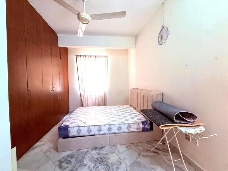 2-storey Terraced House for Sale in Bandar Kinrara Seksyen 1 (Bandar Kinrara) - Henrick Tan - Bedroom - PropertyGuru.com.my