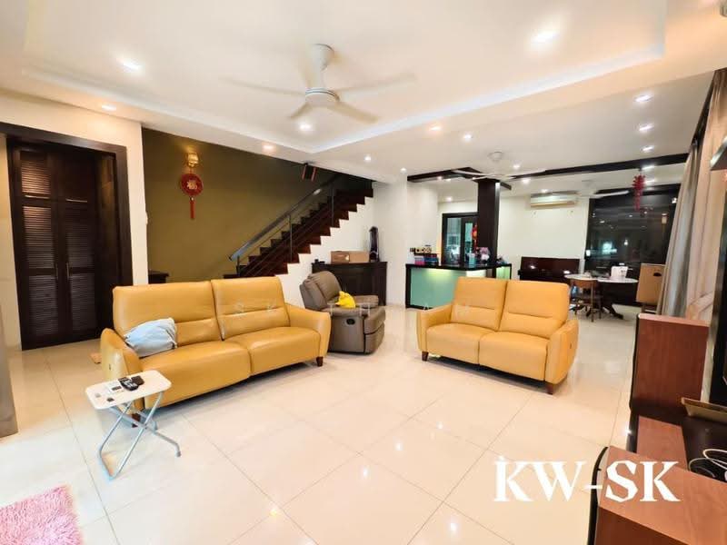 2-storey Terraced House for Sale in Kemuning Utama (Shah Alam) - SK Thiam - Living Room - PropertyGuru.com.my