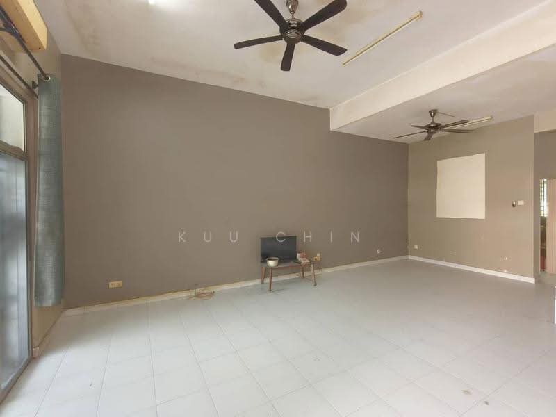 Rumah Teres 2-Tingkat untuk Dijual di Bandar Putra Kulai (Kulai) - Kuu Chin - Living Room - PropertyGuru.com.my