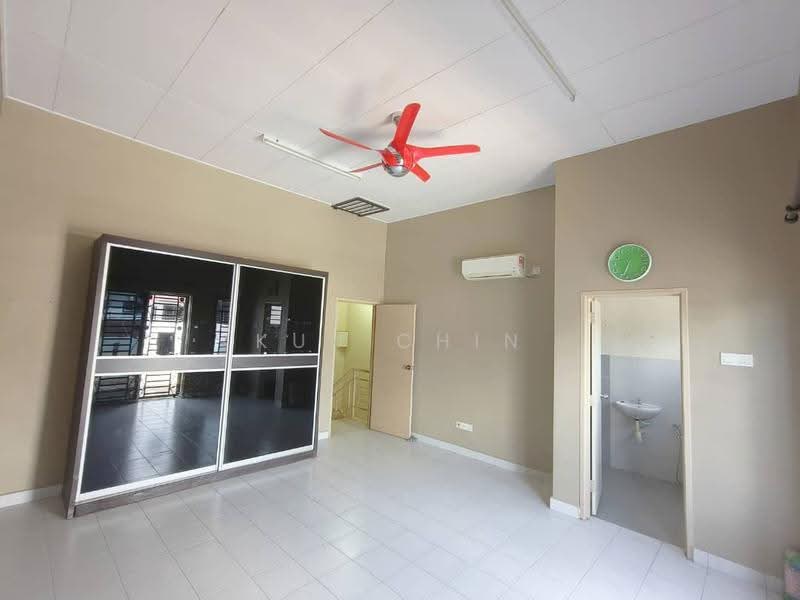 Rumah Teres 2-Tingkat untuk Dijual di Bandar Putra Kulai (Kulai) - Kuu Chin - Living Room - PropertyGuru.com.my