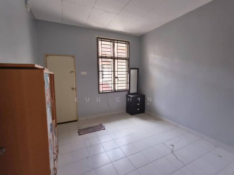 Rumah Teres 2-Tingkat untuk Dijual di Bandar Putra Kulai (Kulai) - Kuu Chin - Bedroom - PropertyGuru.com.my