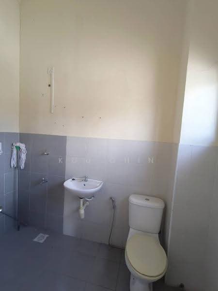 Rumah Teres 2-Tingkat untuk Dijual di Bandar Putra Kulai (Kulai) - Kuu Chin - Bathroom - PropertyGuru.com.my