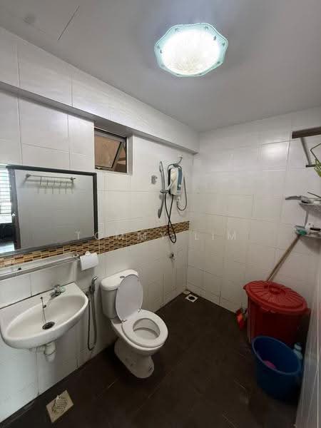 Apartment for Rent at Zennith Suites (Pangsapuri Kebun Teh) - Tommy Lim - Bathroom - PropertyGuru.com.my