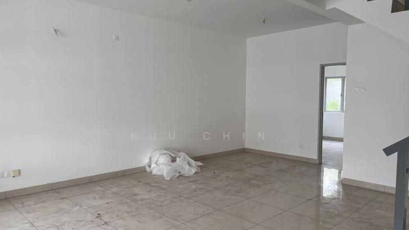 Rumah Teres 2-Tingkat untuk Dijual di Bandar Indahpura (Kulai) - Kuu Chin - Living Room - PropertyGuru.com.my