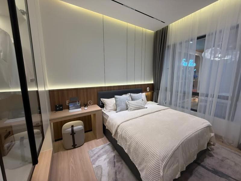 Kediaman Servis untuk Dijual di Paragon Gateway - Eugene Tay - Bedroom - PropertyGuru.com.my