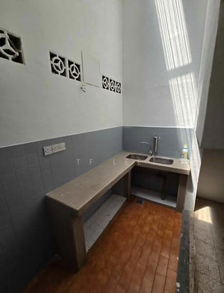Rumah Teres 2.5-Tingkat untuk Disewa di Taman Sri Sinar (Segambut) - TF Lee - Kitchen - PropertyGuru.com.my