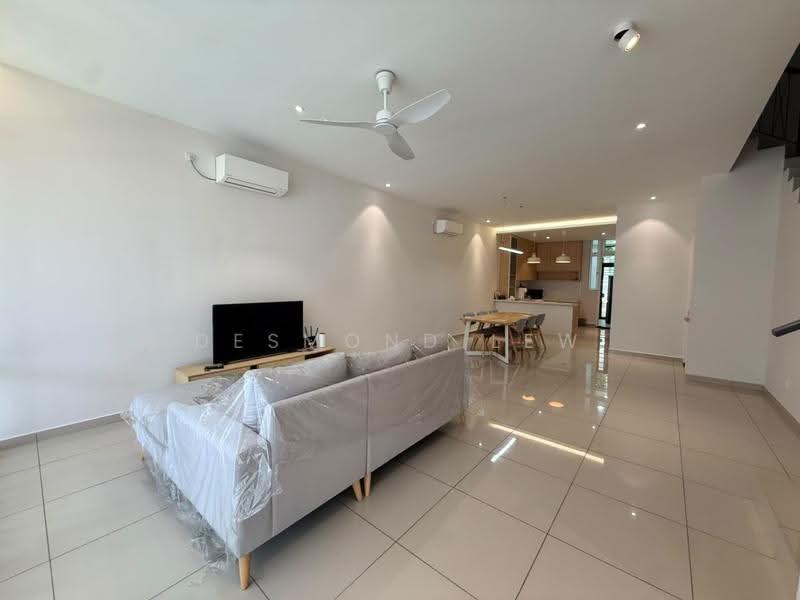 Rumah Teres 2-Tingkat untuk Dijual di Taman Mount Austin (Tebrau) - Desmond Lew - Living Room - PropertyGuru.com.my