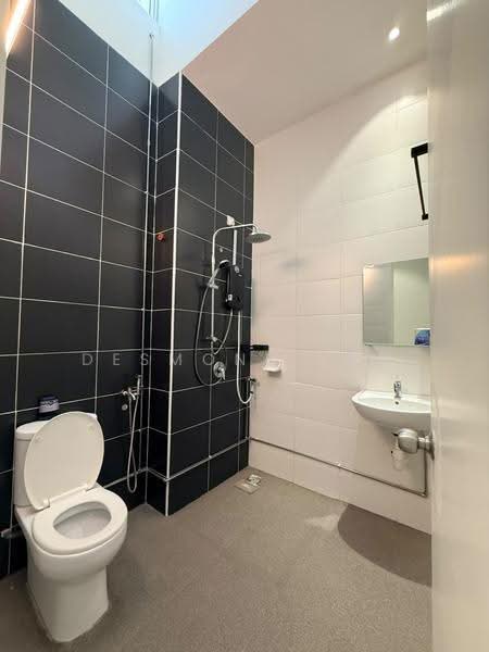 Rumah Teres 2-Tingkat untuk Dijual di Taman Mount Austin (Tebrau) - Desmond Lew - Bathroom - PropertyGuru.com.my