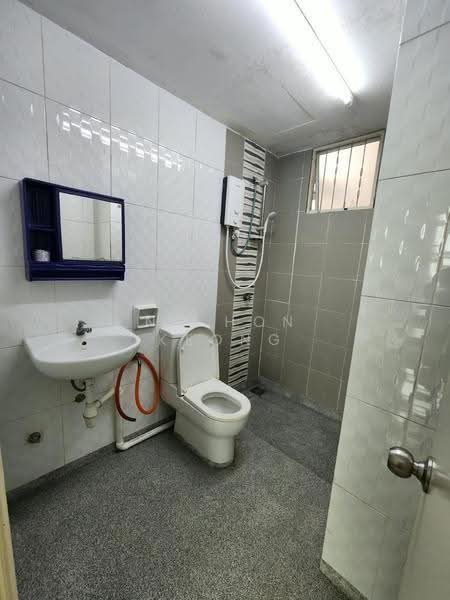 Condominium for Rent at The Zest @ Kinrara 9 - Ng Hon Keong - Bathroom - PropertyGuru.com.my