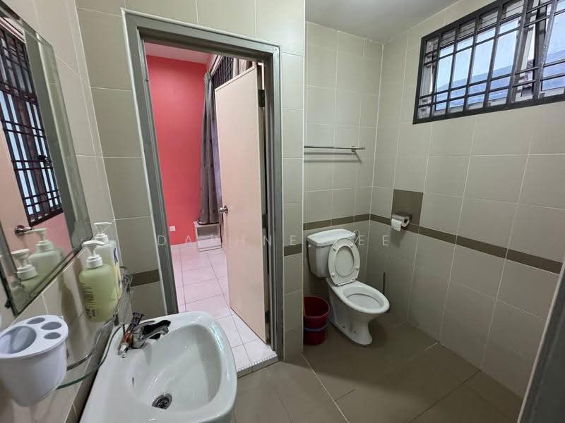 Rumah Teres 2-Tingkat untuk Disewa di Taman Desa Tebrau (Tebrau) - Daphne Lee - Bathroom - PropertyGuru.com.my