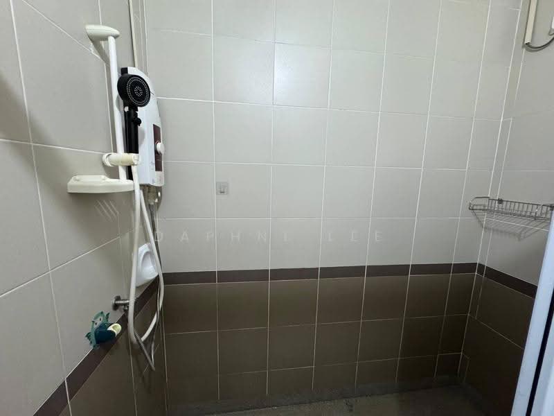 Rumah Teres 2-Tingkat untuk Disewa di Taman Desa Tebrau (Tebrau) - Daphne Lee - Bathroom - PropertyGuru.com.my